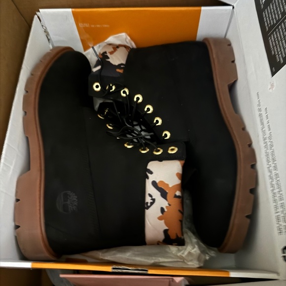 TIMBERLAND BOOTS WITH CAMO** 11.5 BRAND NEW WITH BOX** main image 2